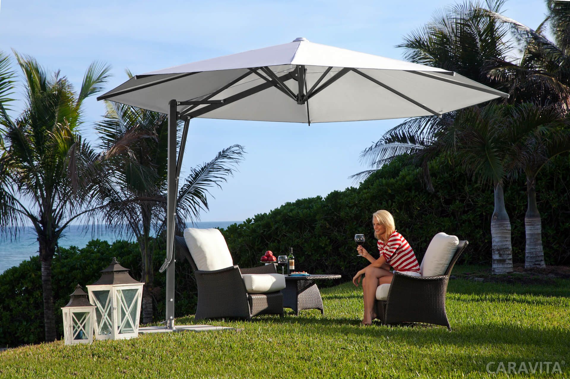 Lifestyle image Belvedere umbrella from Caravita