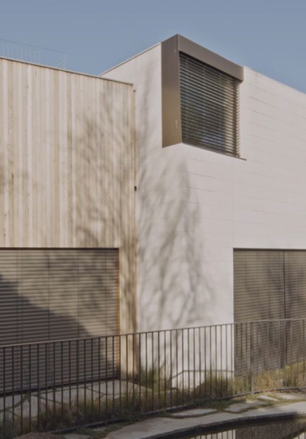 External venetian blinds at Limestone House by Wardle