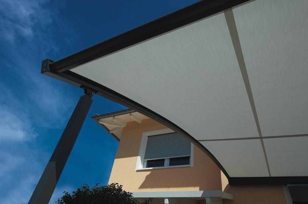 Perea P40 Pergola awning shading an outdoor entertainment area